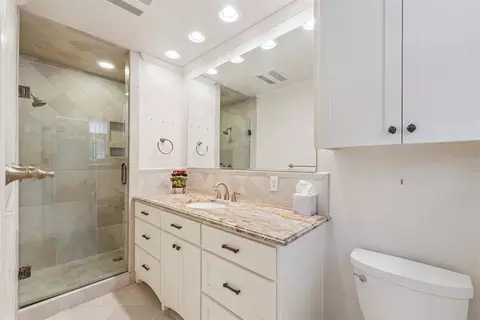 Bath - 1317 Cherry Laurel Dr, Norman, OK 73072 photo 2 of 4
