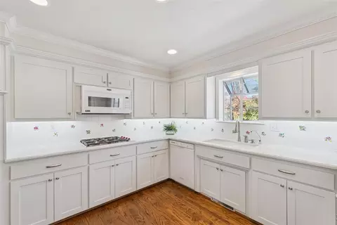 Kitchen - 1317 Cherry Laurel Dr, Norman, OK 73072 photo 6 of 9