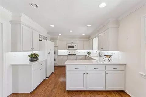 Kitchen - 1317 Cherry Laurel Dr, Norman, OK 73072 photo 3 of 9