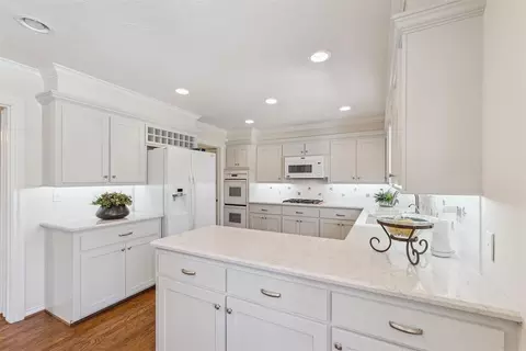 Kitchen - 1317 Cherry Laurel Dr, Norman, OK 73072 photo 4 of 9