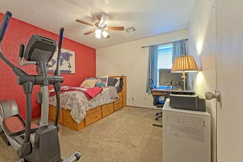 Bedroom - 400 Crest Pl, Norman, OK 73071 photo 4 of 7