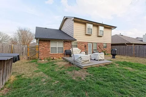 Exterior - 400 Crest Pl, Norman, OK 73071 photo 6 of 7