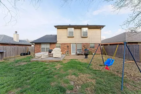 Exterior - 400 Crest Pl, Norman, OK 73071 photo 4 of 7
