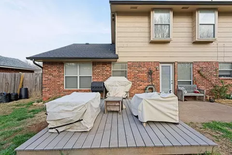 Exterior - 400 Crest Pl, Norman, OK 73071 photo 5 of 7