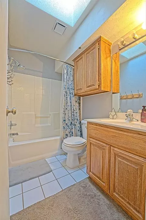 Bath - 400 Crest Pl, Norman, OK 73071 photo 5 of 5