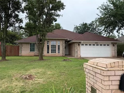 2732 SE 90th St, Moore, OK 73160