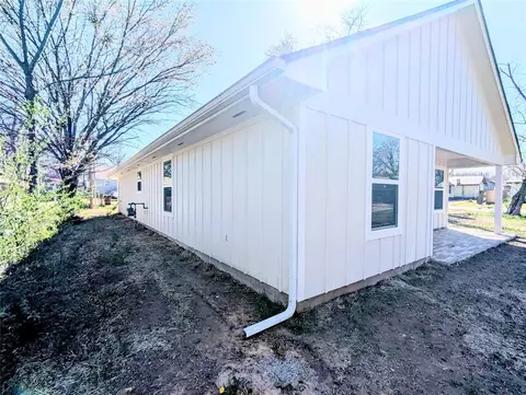 213 S 4th St, Eufaula, OK 74432 photo 4