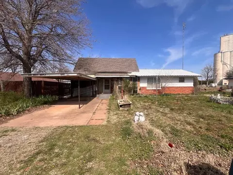1243 Maple St, Nash, OK 73761