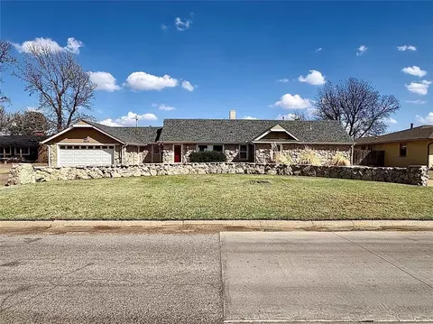 1606 N Hudson St, Altus, OK 73521