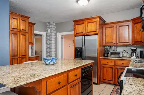 Kitchen - 1005 Classen Blvd, Norman, OK 73071 photo 3 of 4