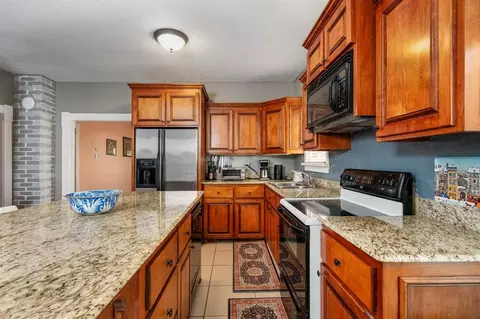 Kitchen - 1005 Classen Blvd, Norman, OK 73071 photo 2 of 4