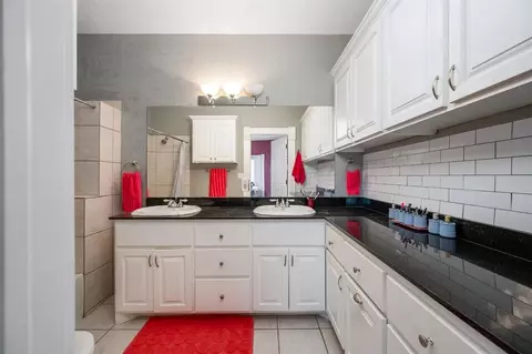 Bath - 1005 Classen Blvd, Norman, OK 73071 photo 3 of 4