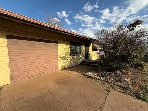1120 N Chalmers St, Altus, OK 73521