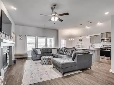 333 Emmy Jean Dr, Blanchard, OK 73010