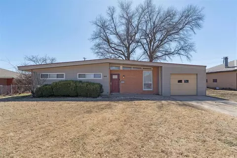 307 Fairview Ave, Blackwell, OK 74631