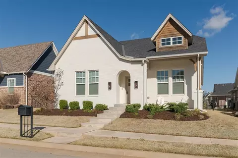 1816 Plaza District Dr, Edmond, OK 73034