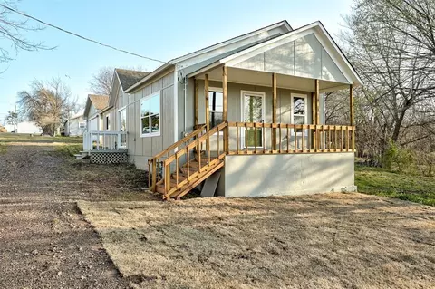 208 E 10th St, Chandler, OK 74834