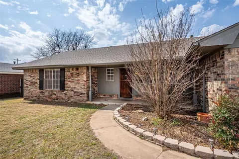 2111 Bellaire Dr, Moore, OK 73160