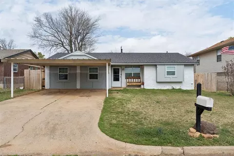 1449 N Norman Ave, Moore, OK 73160