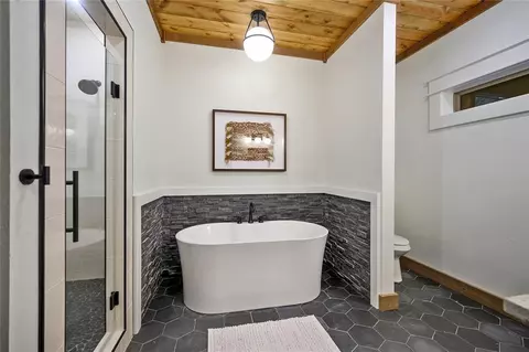 Bath - 20 Resting River Trl, Broken Bow, OK 74728 photo 1 of 11