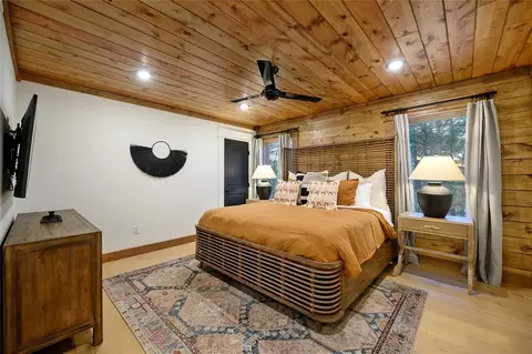 Bedroom - 20 Resting River Trl, Broken Bow, OK 74728 photo 4 of 9
