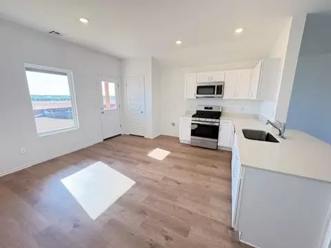Kitchen - 436 Silas Dr, Tuttle, OK 73089 photo 2 of 3