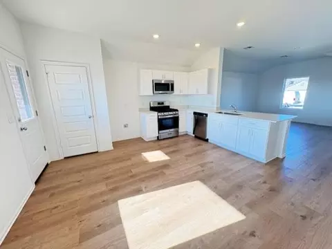 Kitchen - 436 Silas Dr, Tuttle, OK 73089 photo 3 of 3