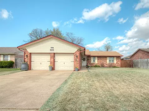 833 SE 9th St, Moore, OK 73160