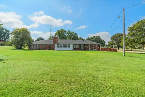 Exterior - 300 Terrace Dr, Watonga, OK 73772 photo 4 of 8