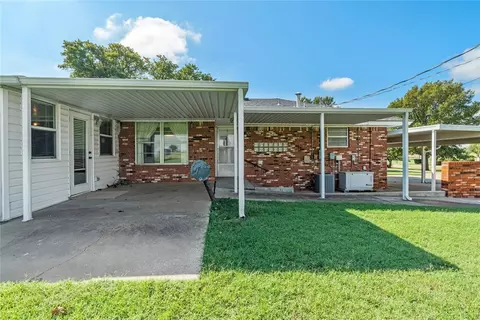 Exterior - 300 Terrace Dr, Watonga, OK 73772 photo 3 of 8