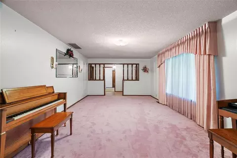 Living - 300 Terrace Dr, Watonga, OK 73772 photo 4 of 4