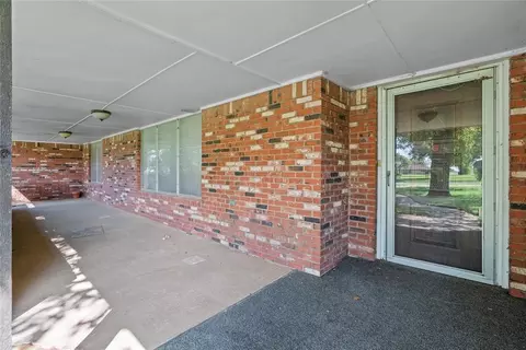 Exterior - 300 Terrace Dr, Watonga, OK 73772 photo 2 of 8