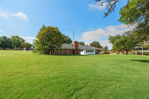 Exterior - 300 Terrace Dr, Watonga, OK 73772 photo 5 of 8