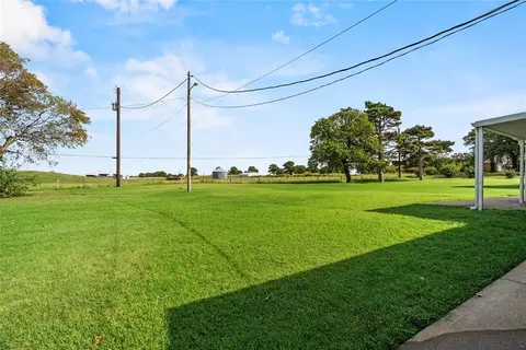 Exterior - 300 Terrace Dr, Watonga, OK 73772 photo 7 of 8