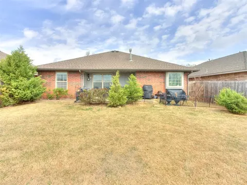 Exterior - 1524 Rangeline Rd, Norman, OK 73071 photo 3 of 4