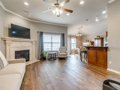 Living - 1524 Rangeline Rd, Norman, OK 73071 photo 1 of 3