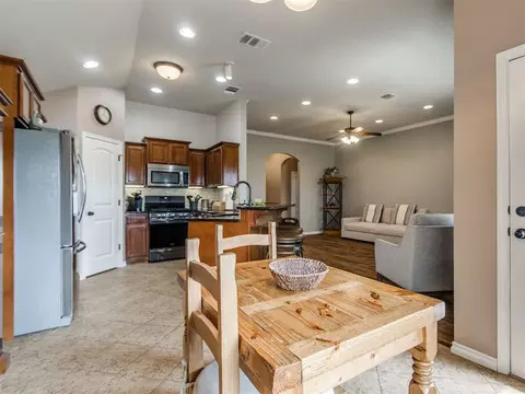 Dining - 1524 Rangeline Rd, Norman, OK 73071 photo 4 of 4