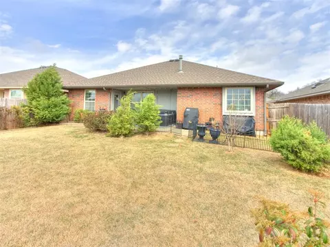 Exterior - 1524 Rangeline Rd, Norman, OK 73071 photo 2 of 4