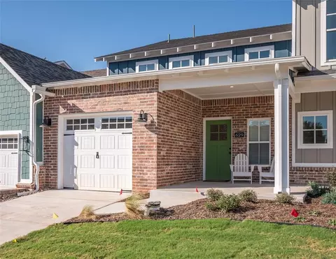 629 Harbor Town Dr, Edmond, OK 73034