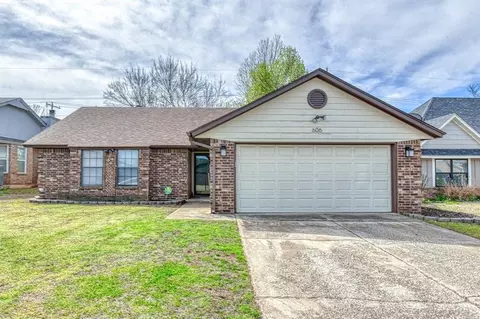 606 Silver Maple Ln, Noble, OK 73068