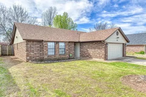606 Silver Maple Ln, Noble, OK 73068 photo 2