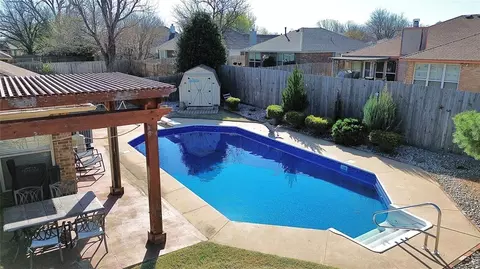 1812 Dena Dr, Edmond, OK 73003