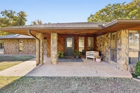 Exterior - 10525 Candy Ln, Guthrie, OK 73044 photo 3 of 9