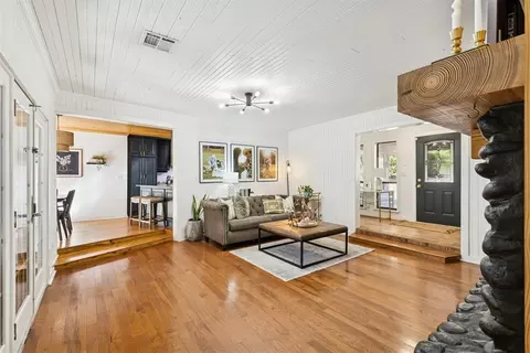 Living - 10525 Candy Ln, Guthrie, OK 73044 photo 1 of 3