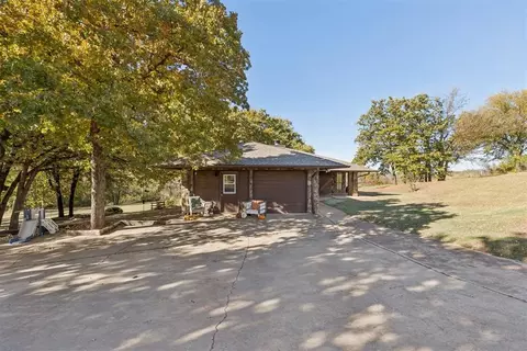 Exterior - 10525 Candy Ln, Guthrie, OK 73044 photo 4 of 9