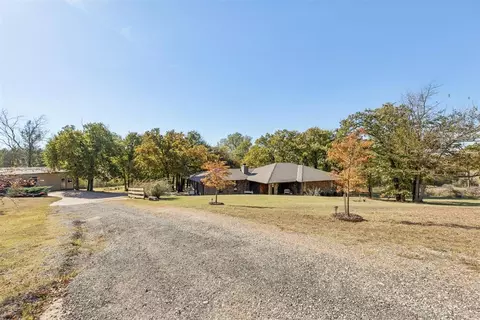 Exterior - 10525 Candy Ln, Guthrie, OK 73044 photo 2 of 9