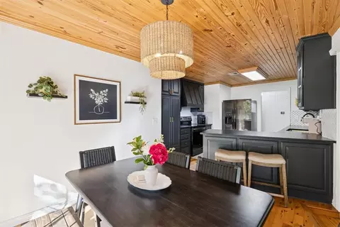 Dining - 10525 Candy Ln, Guthrie, OK 73044 photo 2 of 2