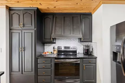 Kitchen - 10525 Candy Ln, Guthrie, OK 73044 photo 5 of 5