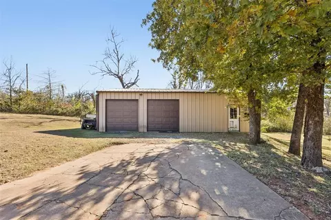 Exterior - 10525 Candy Ln, Guthrie, OK 73044 photo 5 of 9
