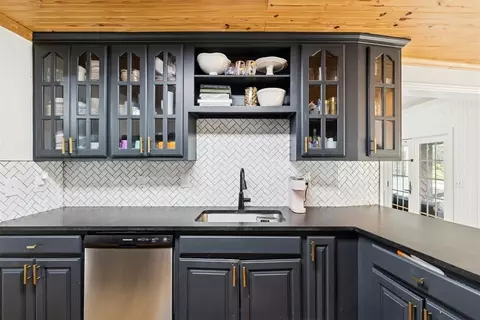 Kitchen - 10525 Candy Ln, Guthrie, OK 73044 photo 4 of 5
